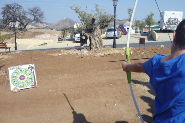 Afina la puntería practicando jalo con arco